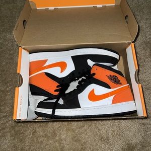 Air Jordan 1 Mid ‘Shattered Backboard’